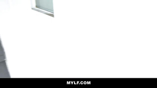 Szőrös pinás latina milf megpakolva