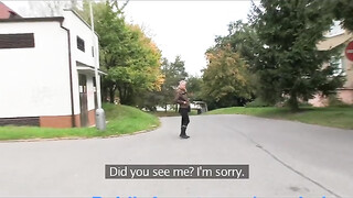Világos Szőke tini kisasszony a raktárban közösül