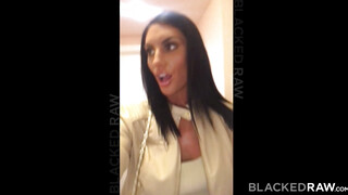 August Ames muffját csoki hapsi döngeti