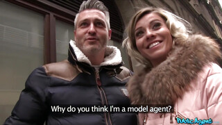 Public Agent - Vicky Love más hapsi dákóján lovagol