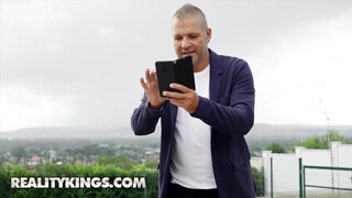 Reality Kings - Cherry Kiss popója durván megkúrva