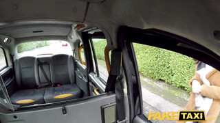 Fake Taxi - Alyssa Divine a csöcsös néger tini