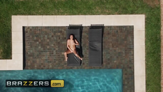 BRAZZERS - Jolee Love a méretes kannás fiatal kiscsaj