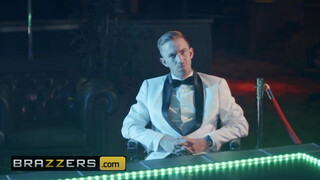 Brazzers - Blanche Bradburry hatalmas dákót kap a análjába