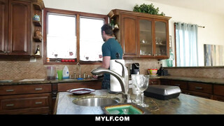 Mylf - Cali Lee a fullos latin amerikai milf