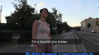 PublicAgent - Rövid hajú nőci dugni akar