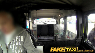 FakeTaxi - cuki csajszi méretes seggel megfizet