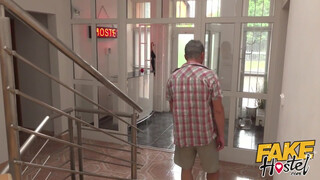 Fake Hostel - Fiatal turista csaj punciba rakva