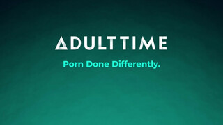 ADULT TIME - kopasz fekete csajszi kinyalja a csaját