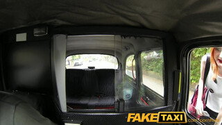 FakeTaxi fullos vörös lány extra kannákkal