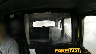 Faketaxi méretes csöcsök és szopós száj