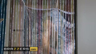 Brazzers - Karma Rx a hippi csávóval baszik