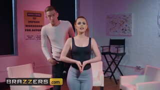 Brazzers - Ella Hughes muffjában a hatalmas hímvessző