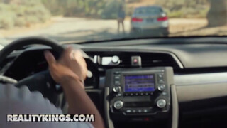 Reality Kings - Aria Lee rámászik a bmw-s krapek faszára