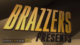 Brazzers - Cherie Deville tini krapekkal közösül