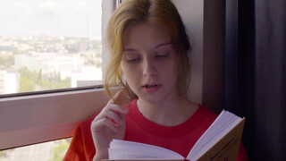 ULTRAFILMS - izgató tini csajszi begerjed egy könyvre