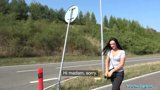 Hatalmas kannás tini kisasszony pénzért kefél - Public Agent