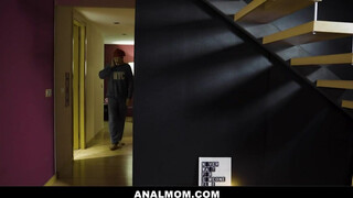 Canela Skin hátsó bejárata rendesen megkefélve - Anal mom
