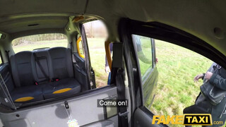 Fake Taxi - Summer Rose kettő pélót kap
