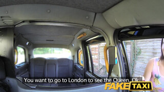 FakeTaxi - Kolumbiai kisasszony kefél a taxissal