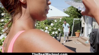 TheRealWorkout - csoki bombázó fitness vlogger videója
