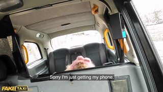 Fake Taxi - Bombázó latin amerikai kiscsaj megrakva a taxiban