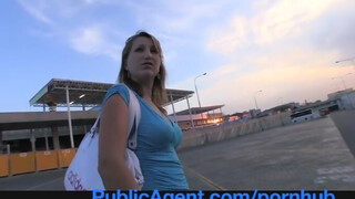 PublicAgent - szegény kisasszony tényleg azt hiszi modell lehet