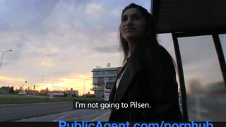 PublicAgent - fullos ázsiai picsa felszedve a buszmegállóban