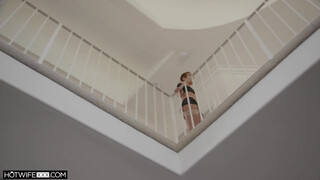 HOTWIFEXXX - Rövid hajú asszony megbaszva
