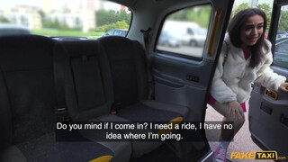 Fake Taxi - Vékony méretes tőgyes latin amerikai lány