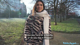 Public Agent - Lena Coxx borotvált pinája bekúrva
