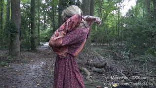 MoxieFilms - Méretes cickós hippi hölgyemény