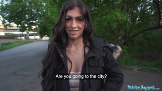 Public Agent - Alicia Trece a fogszabályzós latin amerikai nőci