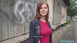 Public Agent - Tiffany Blue a dögös formás seggű hölgyemény