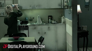 Digitalplayground - Riley Steele a méretes cickós világos szőke nőci