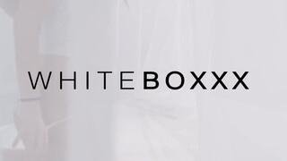 WhiteBoxxx - Oxana Chic muffja megkúrelva