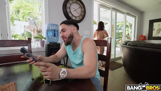 BANGBROS - Crystal Chase a nagy keblű brazil spiné