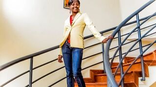 Csoki amatőr casting forgatás irodai fotózásra rendesen megbassza a hatalmas faszú producer