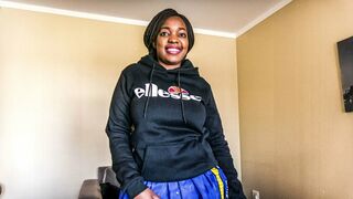 Afrikai koleszos csaj munkát keres a tanulmányaihoz