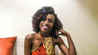 Mosolygós néger csinibaba pov castingon durván megkúrva