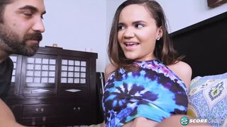 Naudi Nala vadul cidázza és lovagolja a méretes farkat