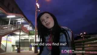 Lucianna Karel cseh tini kockázatos autós beleélvezése