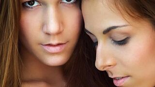 Alexis Crystal és Antonia Sainz forró leszbi ölelései