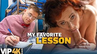 Érett orosz pornószínész élvezi az anal hármast fiatal farkakkal