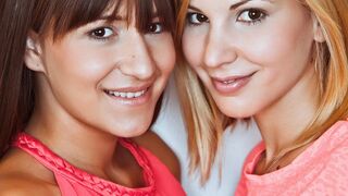 Magyar barátnők vad leszbi mulatsága Candy Sweettel és Cindy Loarnnal