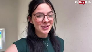 Roxi black tini szopásleckéje német amatőr stílusban