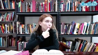 Tini fősulis titokban peckezik a webkamerán tanulmányi szünetben