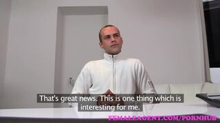 Fullos milf ügynök teszteli a hardcore krapekot