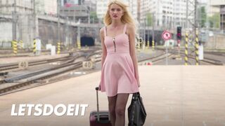 Világos Szőke Bree Haze hardcore dugás külföldön Neeo óriás faszával