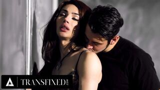 Csillagfocista megcsábítja travi tanárnőjét Ariel Demure-t a suliban után